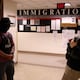 Tribunal de Nueva York limita arrestos de ICE en cortes de inmigración