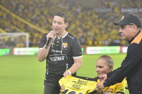 Manga, una leyenda viva del Barcelona SC que recibió homenaje en la Noche Amarilla