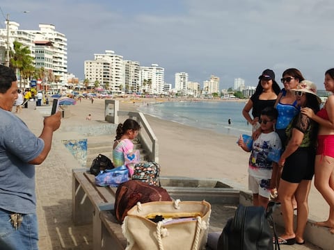 Viajeros ya arriban a balnearios de Santa Elena para disfrutar de feriado extendido: Salinas y Montañita con ocupación del 60 % y 100%