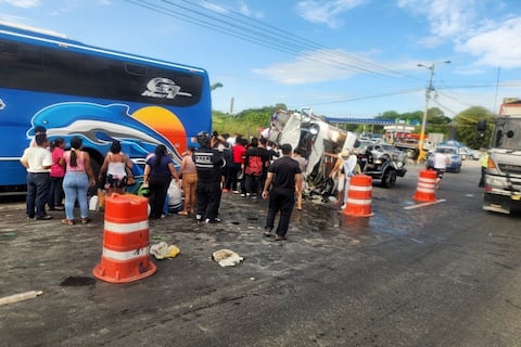 Siniestro de tránsito deja un muerto y 15 heridos en la vía a la costa, a la altura de Cerecita