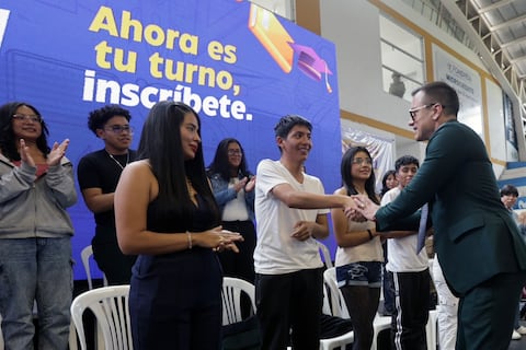 Cómo aplicar a las becas Jóvenes del Nuevo Ecuador 2026