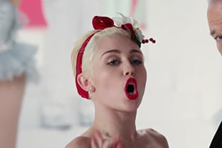 George Clooney, Miley Cyrus y Bill Murray en un especial de Navidad