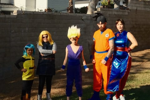 Chito Vera convierte a su familia en personajes de Dragon Ball Z por Halloween
