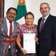 La premio nobel Rigoberta Menchú se naturaliza mexicana