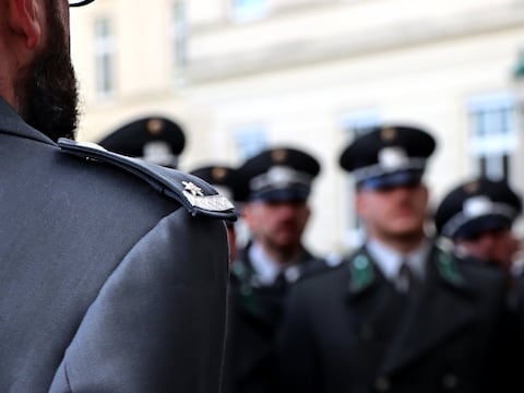 Veterano será deportado tras larga batalla por la ciudadanía estadounidense: “Siento como si me hubieran empujado a través de una grieta”