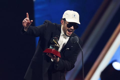 Bad Bunny gana cinco Latin Grammy y dirige su discurso a los jóvenes de Latinoamérica: “nunca olvide de dónde viene, pero sin olvidar para dónde va”