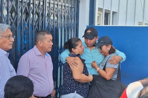 Desaparecen el barco Don Maca y 6 lanchas con 27 tripulantes de Manta: familias esperan noticias de su paradero