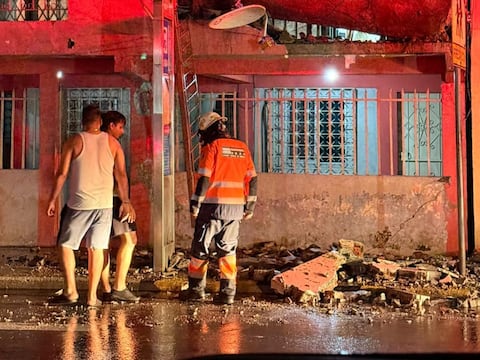 Una vivienda colapsó en el sur de Guayaquil durante lluvia de este jueves, 19 de febrero