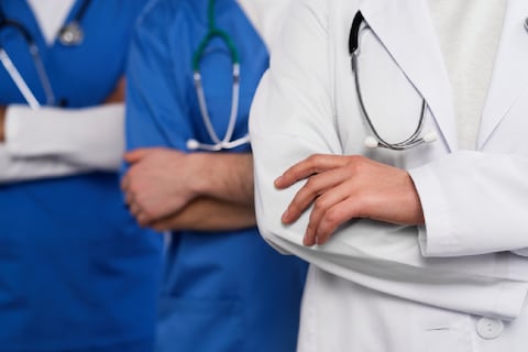 Médicos en Canadá protestan y se niegan a cumplir esta ley de Quebec: “No se le puede pedir a un sistema sobrecargado que atienda a más pacientes”