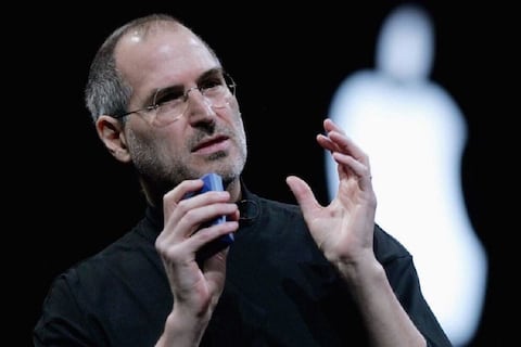 Steve Jobs le regala a su secretaria un lujoso auto Jaguar para que no volviera a llegar tarde en su trabajo en Apple