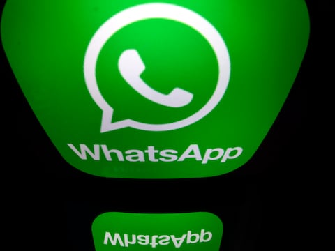 WhatsApp Plus llega a iOS: la mayor actualización de personalización de la historia permite fijar hasta 20 chats y cambiar el icono