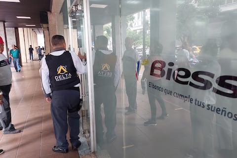 A partir del lunes, 14 de abril, el Biess comprará bonos de maestros jubilados