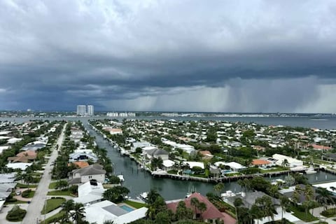 Frente frío trae lluvias y viento helado a Florida todo el fin de semana