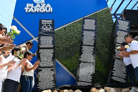 Entre flores y silencios: así recordaron en Manabí el terremoto de hace 10 años