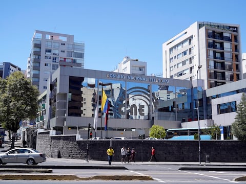 Cincuenta y tres organizaciones políticas están en búsqueda de su registro electoral para 2027