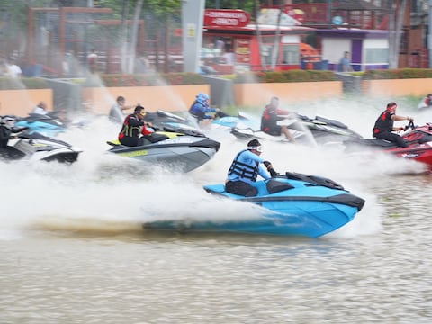 Guayaquil vibra con la segunda edición del rally de motos acuáticas a Vinces