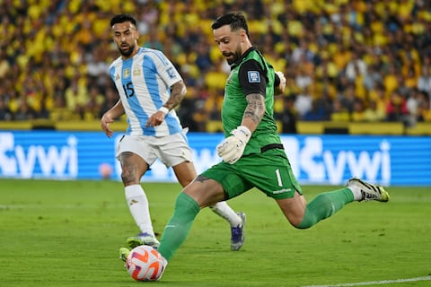 ‘Me tocó estar en el piso, ahora estoy cerca de jugar un segundo Mundial’: la historia de resiliencia de Hernán Galíndez, arquero de la selección de Ecuador