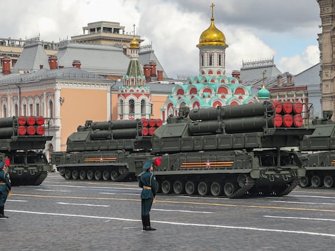 Ejercicios de fuego real: Ejército de Estados Unidos entrena con una maqueta detallada del sistema de defensa aérea ruso