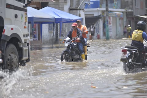 Vecinos de El Recreo, en Durán, vuelven a sufrir inundaciones por intensas lluvias: ‘Yo tengo quince años aquí y siempre se ha inundado’