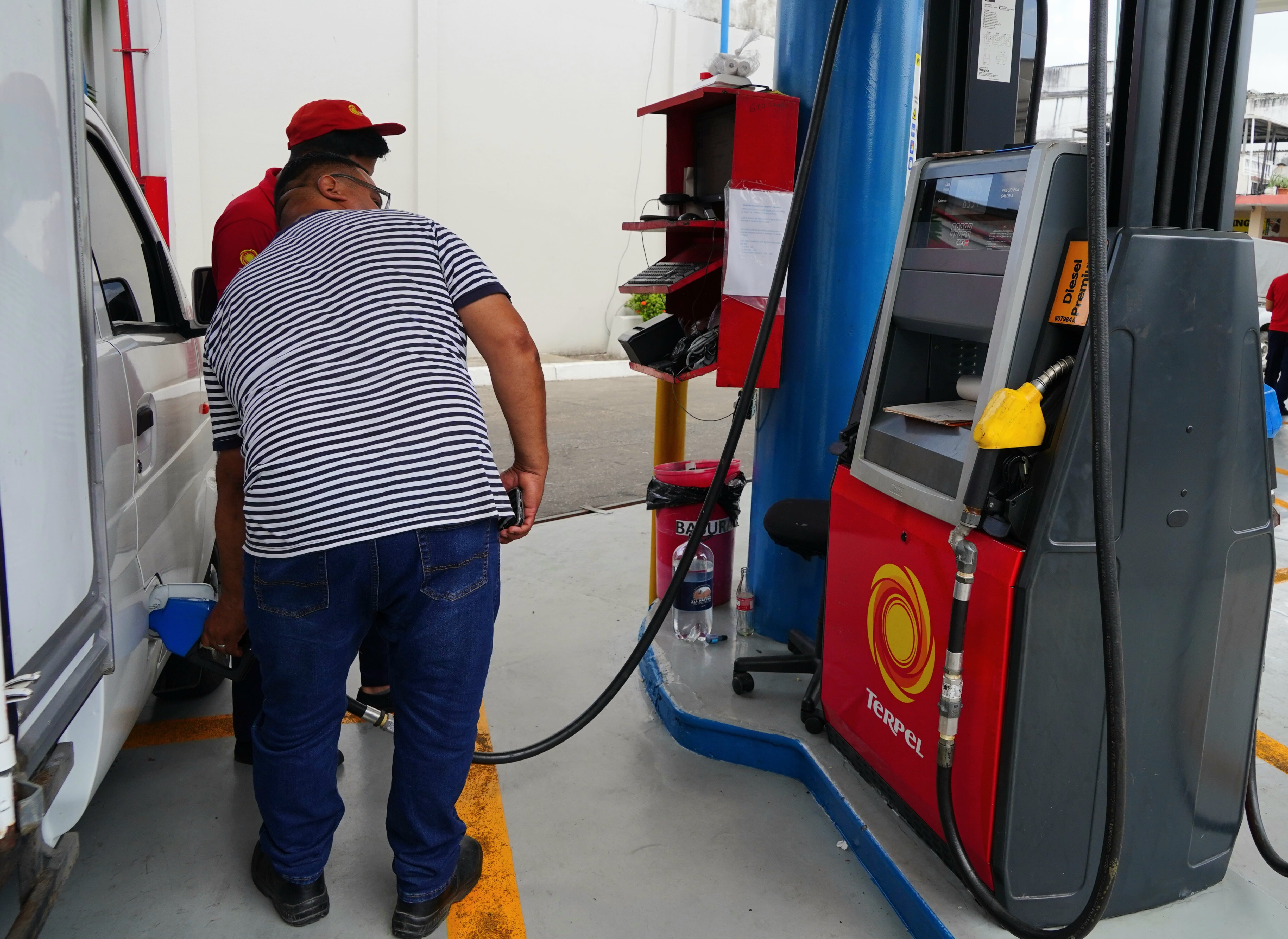 Ecuador raciona diésel y ecopaís en Quito y Guayaquil por fallas en refinería