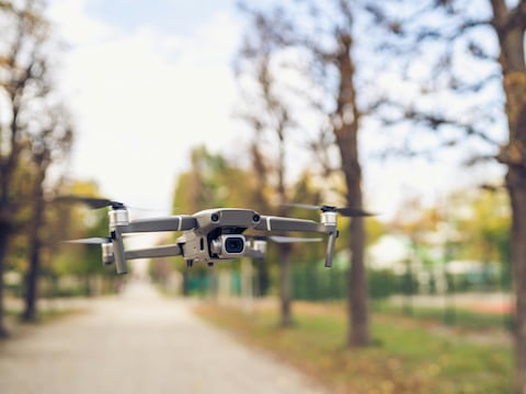 En China drones reparten comida y paquetes en parques y nadie se preocupa por los robos