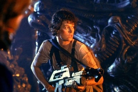 Pese a existencia de un borrador de guion, Sigourney Weaver ve complicada la realización de ‘Alien 5’