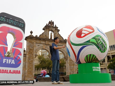 Esculturas de balones convierten a Guadalajara en una gran cancha mundialista