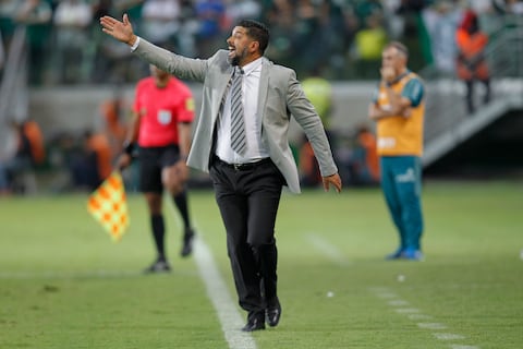 Leonardo Ramos, extécnico de Barcelona SC, y una denuncia que no le permitiría dirigir en Chile