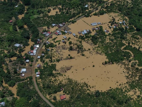 Más de 1.000 personas afectadas por inundaciones en Muisne, en el sur de Esmeraldas