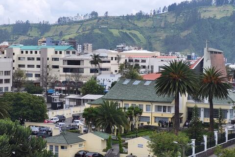 Burocracia y desactualización complejizan los trámites catastrales en Quito, según usuarios y profesionales