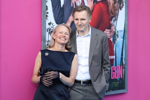 Nueva pareja en Hollywood: Pamela Anderson y Liam Neeson están saliendo