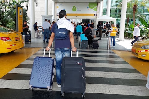 ‘Hay personas que no tienen problema con pagar pasajes caros o con escalas’: los destinos preferidos de ecuatorianos para pasar fiestas de Navidad y Fin de Año en el exterior