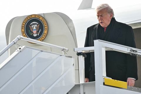 Donald Trump aterrizó en Davos dos horas después de lo previsto tras una avería de su avión
