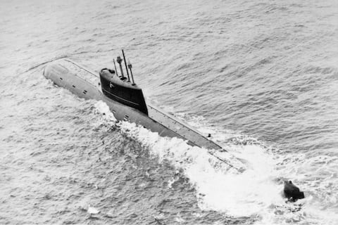 Está a 5.510 pies bajo la superficie del mar: submarino nuclear hundido está vertiendo silenciosamente material radiactivo en el océano