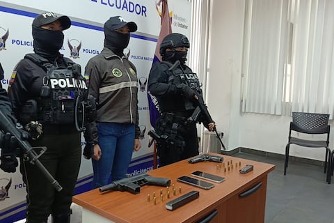 Capturan a dos mujeres con subametralladora y a supuesto exintegrante de las FARC en Ambato