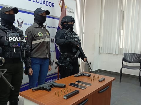Capturan a dos mujeres con subametralladora y a supuesto exintegrante de las FARC en Ambato
