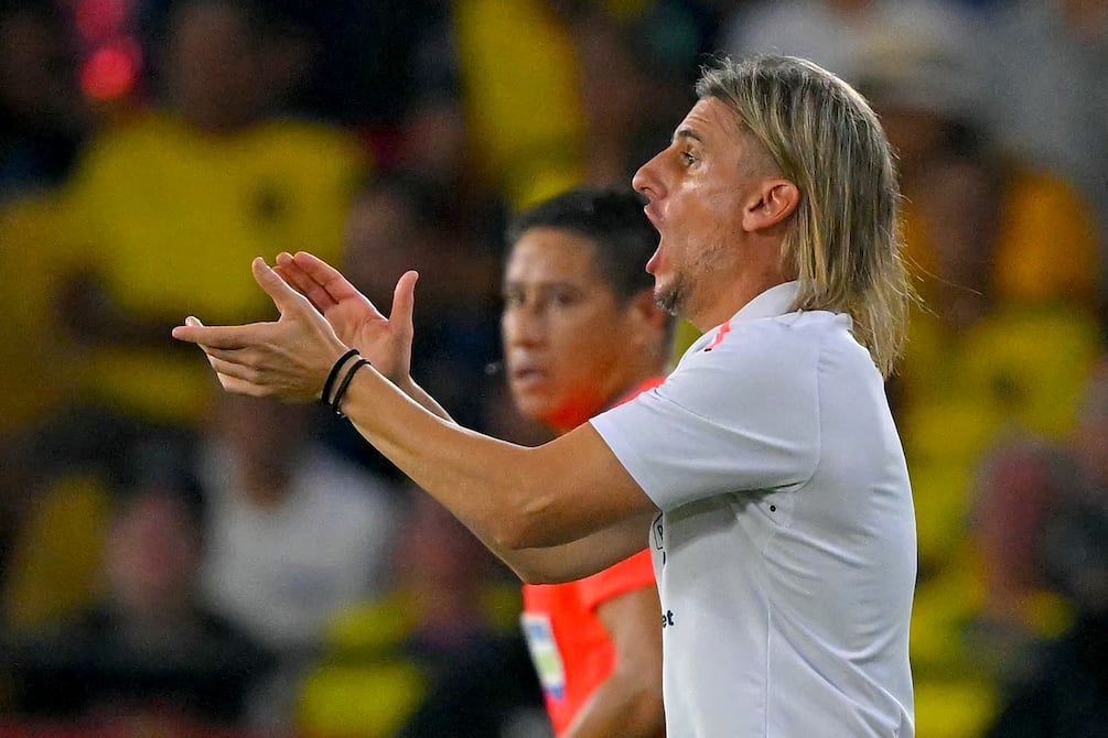 La prensa de Chile y su curiosa consulta a la inteligencia artificial: candidatos para su selección y Sebastián Beccacece, DT de Ecuador, uno de los ‘elegidos’