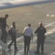 Flávio Bolsonaro baja del avión tras aterrizar en Florida, EE. UU.