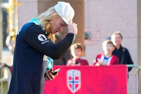 ¡Qué tipazo! Erling Haaland lleva a Noruega a la Copa del Mundo e invita hamburguesas a toda la delegación para celebrar