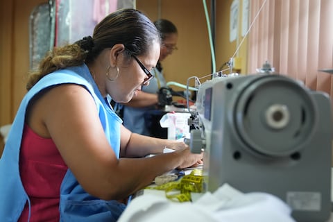 Más de 480 guayaquileños aprenden costura gratis y convierten sus conocimientos en una fuente de ingresos