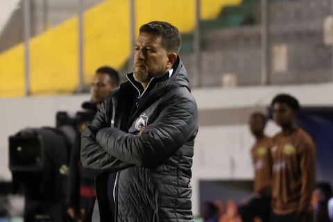 Patricio Urrutia explica la razón de su salida de Delfín SC: ‘Después de un 8-0 algo debía cambiar’