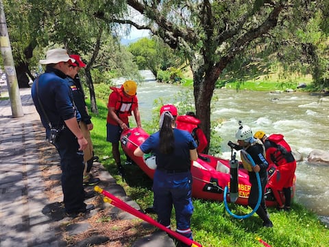 Hallan cuerpo de joven que cayó a río en Cuenca