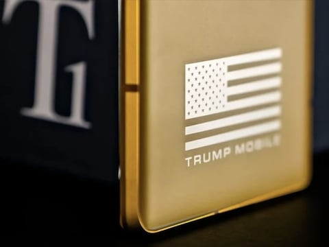 Trump Mobile inicia envíos tras casi un año de preventa