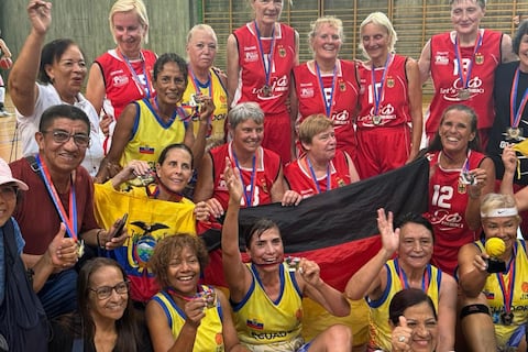 Equipo ecuatoriano de maxibásquet se coronó campeón mundial en Suiza