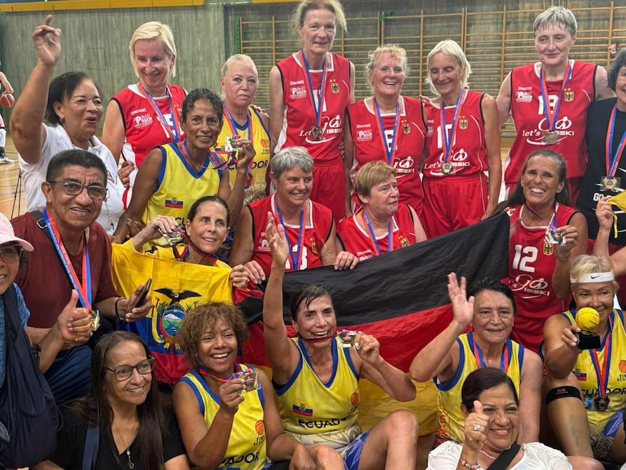 Equipo ecuatoriano de maxibásquet se coronó campeón mundial en Suiza
