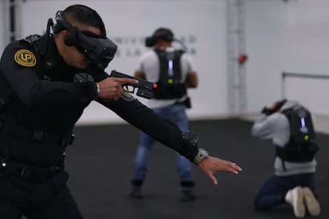 En escenarios de realidad virtual se entrenan policías en Ciudad de México