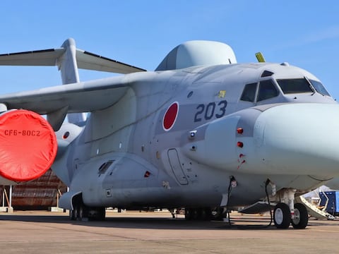 El avión más feo del mundo: la aeronave de guerra electrónica EC-2 de Japón acaba de realizar su primer vuelo