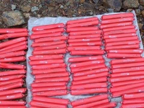 Fuerzas Armadas destruyen dos campamentos de minería ilegal en Azuay