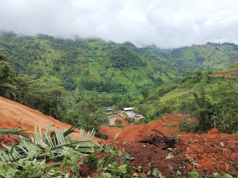 Deslizamiento de grandes proporciones causa afectaciones en iglesia en comunidad de Bolívar