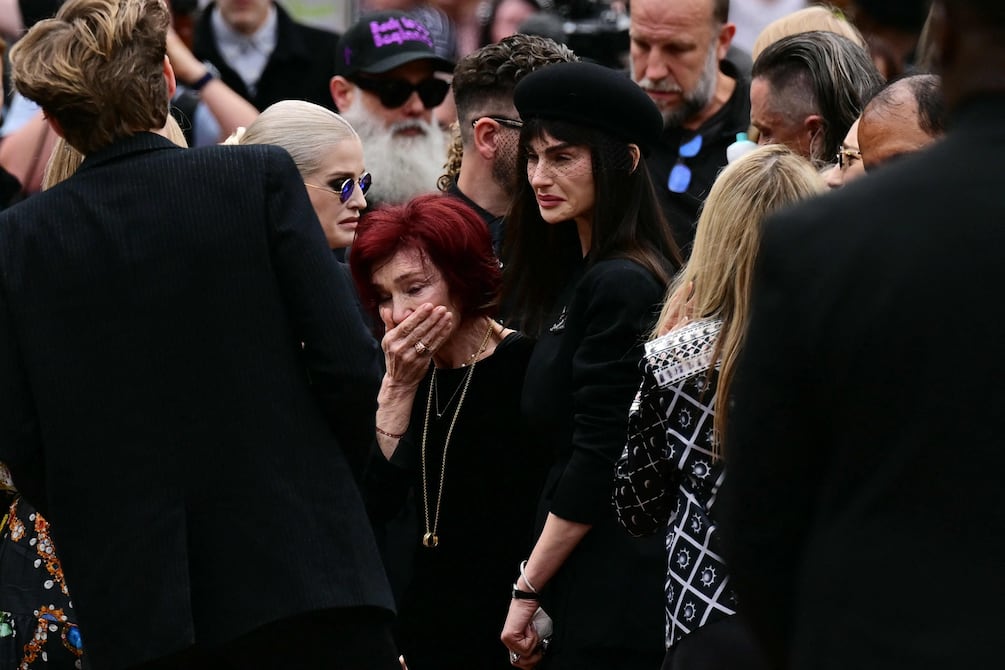 La hija de Ozzy Osbourne, Aimee, hizo una rara aparición pública en el funeral del cantante de Black Sabbath